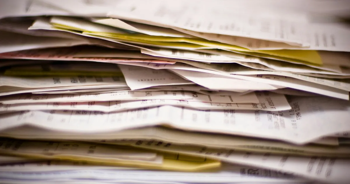ما الذي يجعل فاتورة المستقل متوافقة قانونياً؟